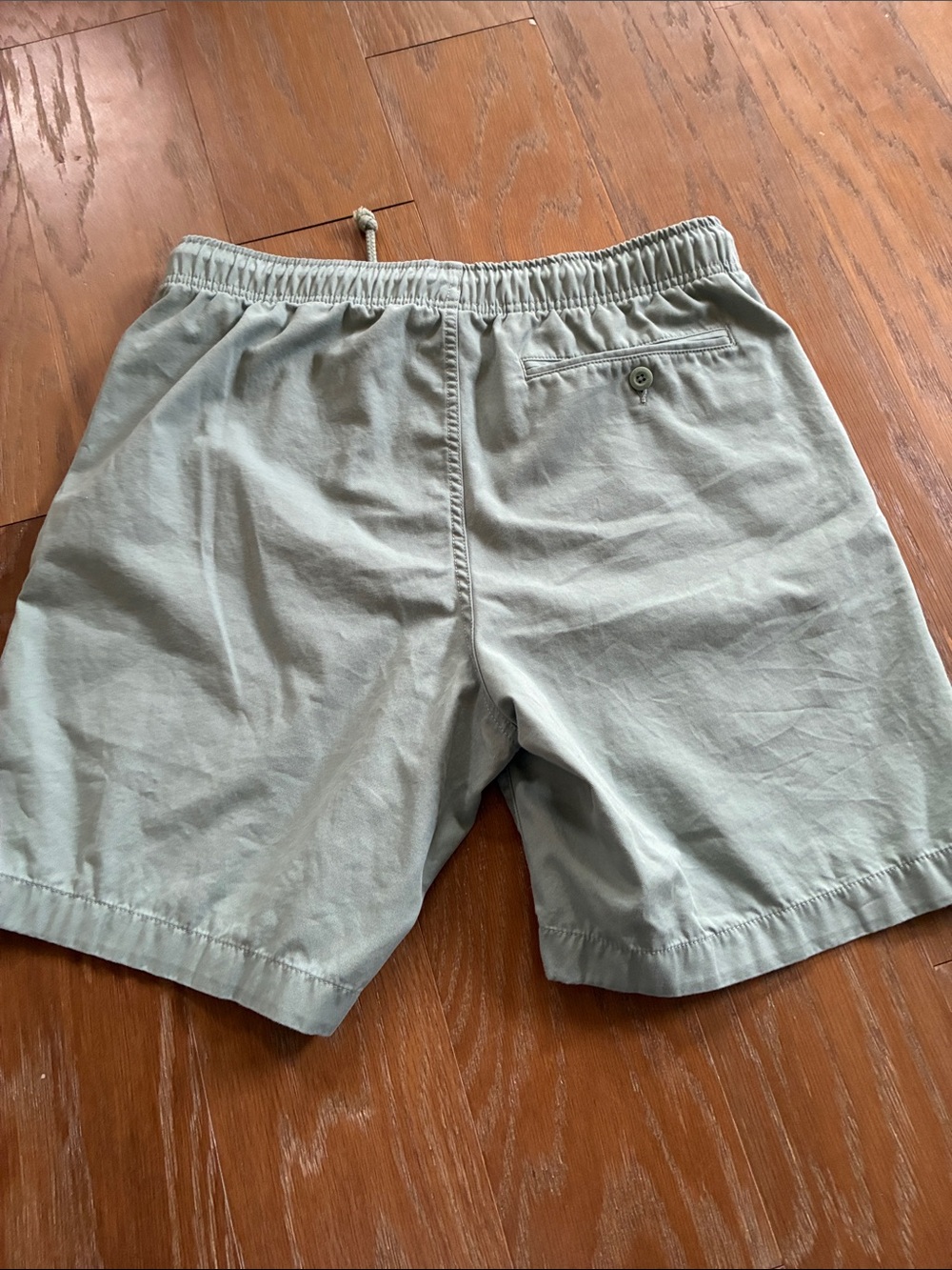 L.L. Bean Men's Sage Green Elastic Waist Hybrid Shorts - Picture 6 of 7